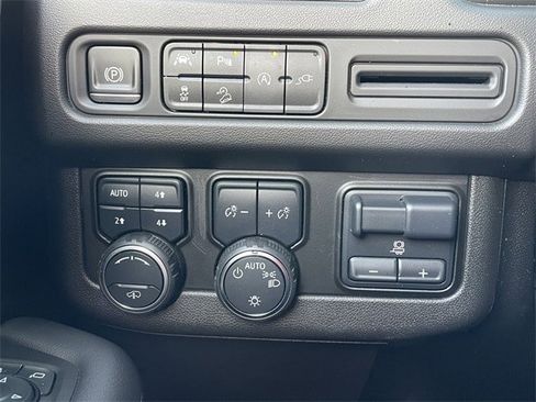 Used 2021 Chevrolet Tahoe Z71 w/ Z71 Off-Road Package image 19