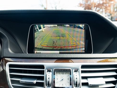 Used 2014 Mercedes-Benz E 250 BlueTEC Sedan w/ Premium 1 Package image 15