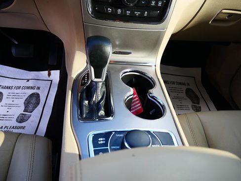 Used 2018 Jeep Grand Cherokee Limited AWD/4WD image 12