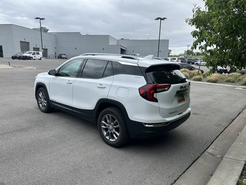 Used 2023 GMC Terrain SLT AWD/4WD image 5