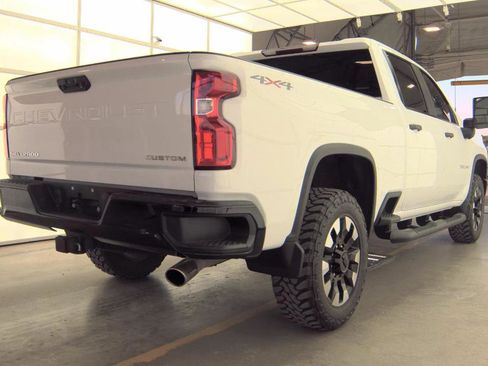 Used 2020 Chevrolet Silverado 2500 Custom w/ Custom Value Package image 5