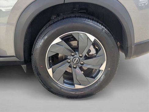 Used 2024 Nissan Rogue SV image 24