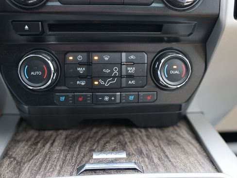 Used 2017 Ford F250 Lariat w/ Chrome Package image 29