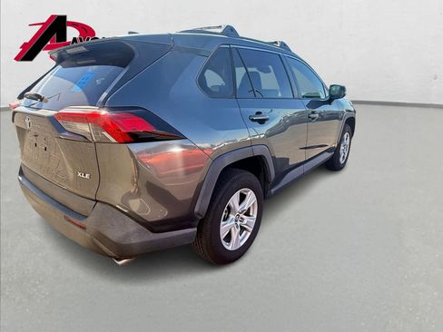 Used 2019 Toyota RAV4 XLE image 4