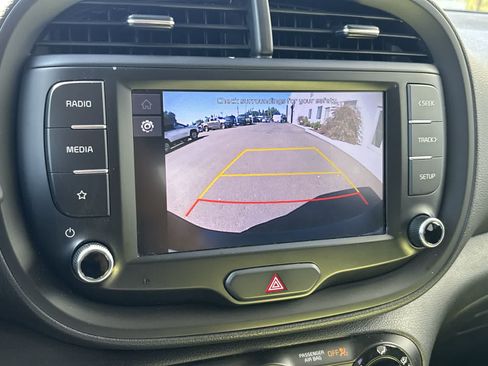 Used 2022 Kia Soul LX w/ Technology Package FWD image 18