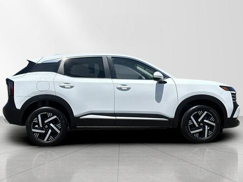 Used 2025 Nissan Kicks SV FWD image 2