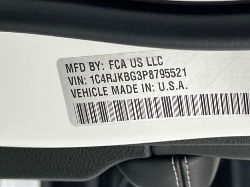 Used 2023 Jeep Grand Cherokee L Limited AWD/4WD image 33