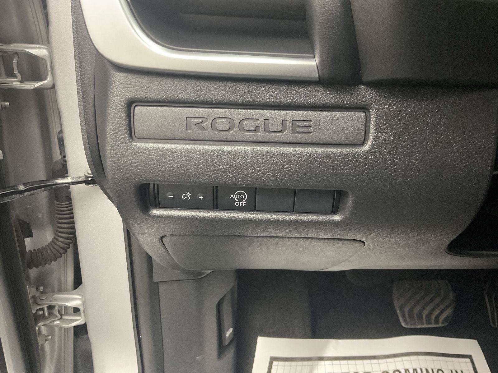 Used 2024 Nissan Rogue S FWD image 13
