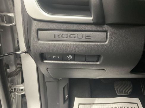 Used 2024 Nissan Rogue S FWD image 13
