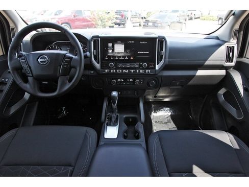 Used 2025 Nissan Frontier SV w/ SV Convenience Package RWD image 10