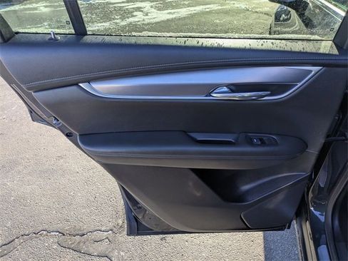 Used 2023 Cadillac XT6 Luxury image 28