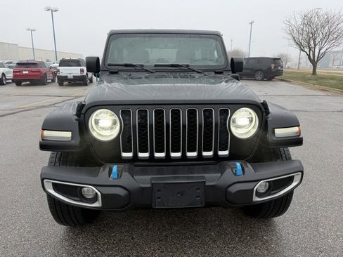 Used 2022 Jeep Wrangler Unlimited Sahara w/ Cold Weather Group image 9