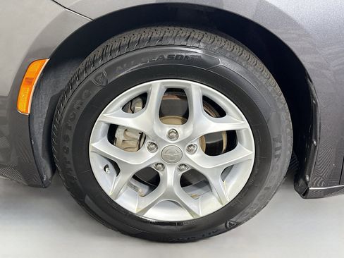 Used 2018 Chrysler Pacifica Touring Plus w/ Tire & Wheel Group image 38