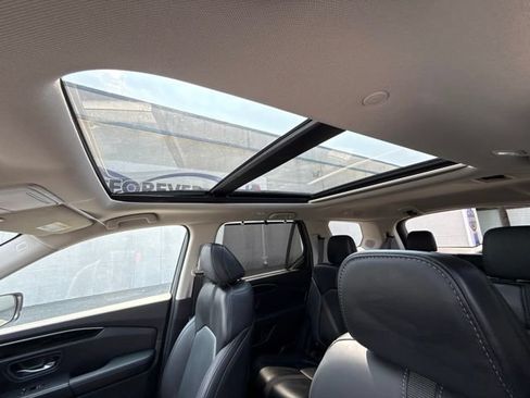 Certified 2025 Honda Pilot Touring image 19