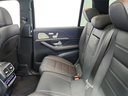 Used 2024 Mercedes-Benz GLS 450 4MATIC image 32