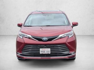 Used 2023 Toyota Sienna Platinum video 2