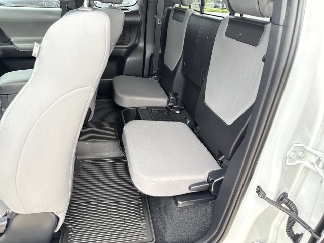Used 2019 Toyota Tacoma SR5 AWD/4WD image 15