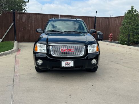 Used 2005 GMC Envoy Denali RWD image 1