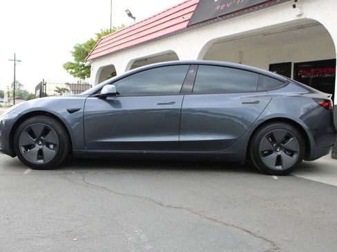 Used 2023 Tesla Model 3 Standard Range image 10