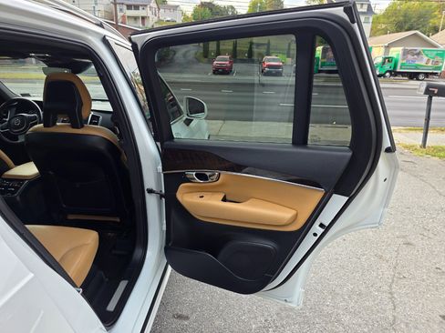 Used 2017 Volvo XC90 T6 Momentum w/ Vision Package image 19