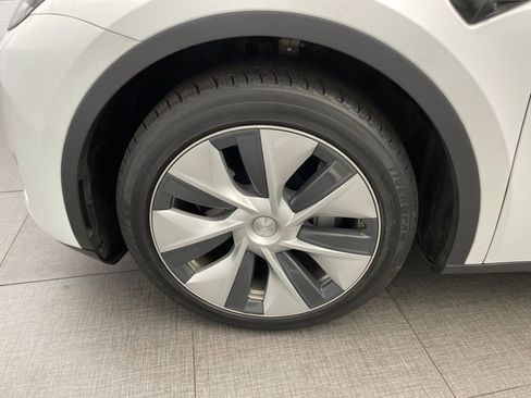 Used 2023 Tesla Model Y Long Range AWD/4WD image 10