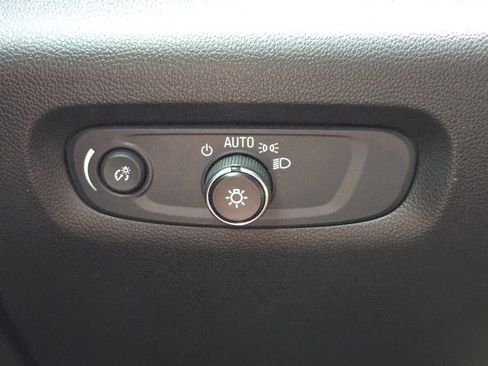 Used 2023 Chevrolet Traverse High Country image 17