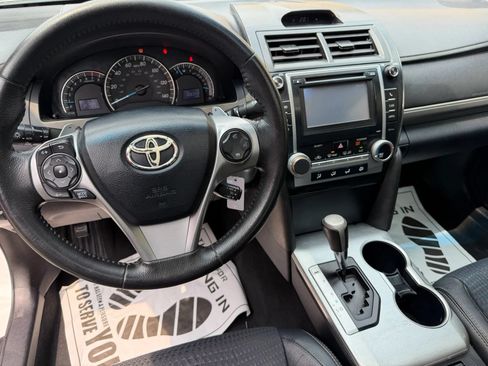 Used 2012 Toyota Camry SE FWD image 12