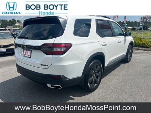 New 2025 Honda Pilot Sport image 5