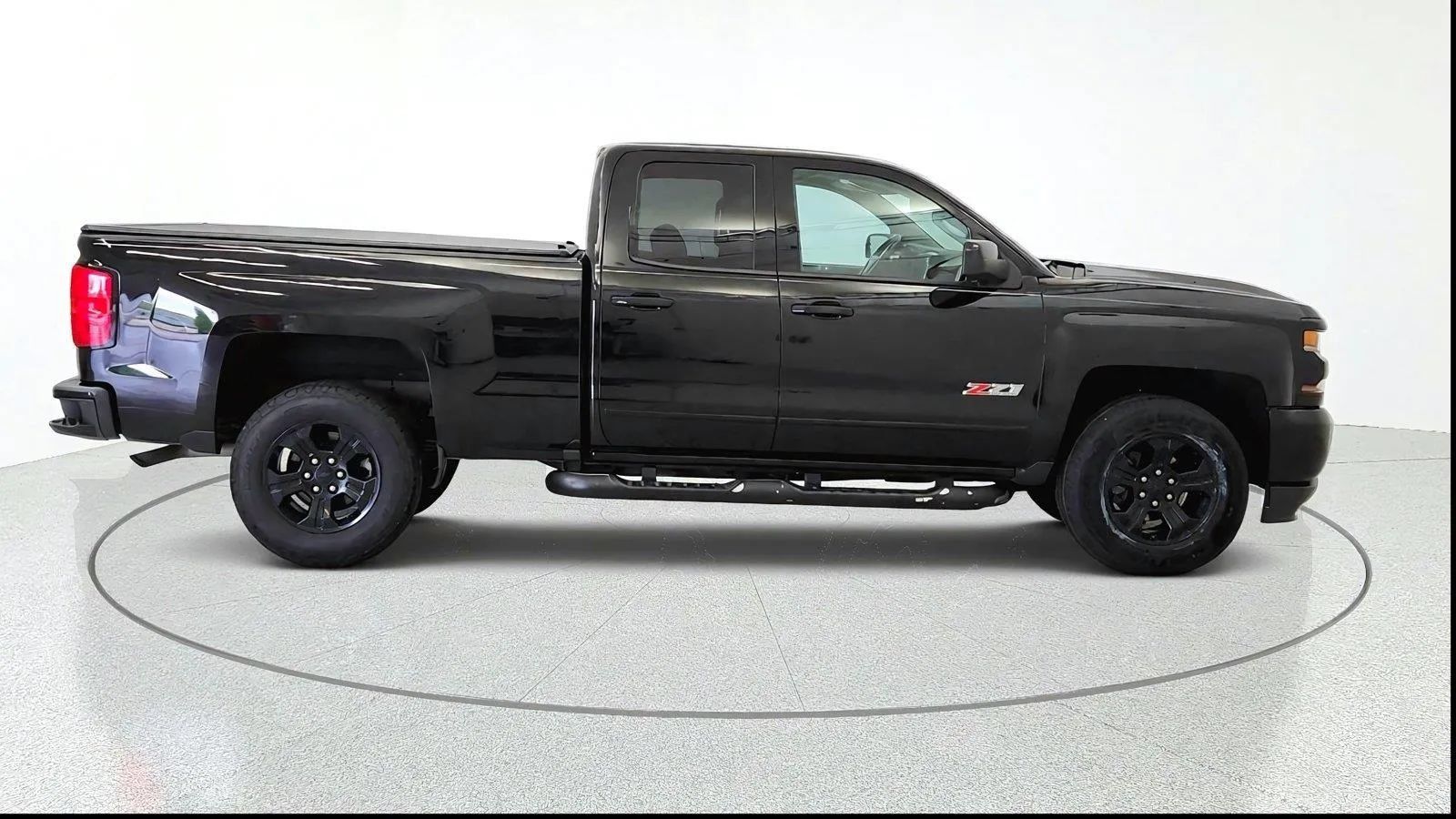Used 2017 Chevrolet Silverado 1500 LT w/ Midnight Edition AWD/4WD image 10