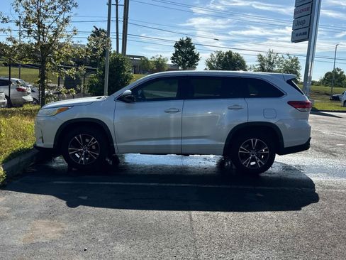 Used 2018 Toyota Highlander LE FWD image 7