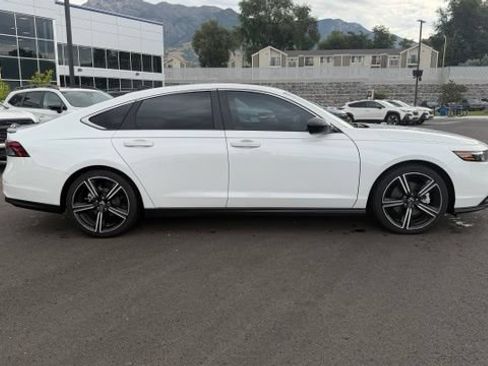 Used 2023 Honda Accord Sport image 2