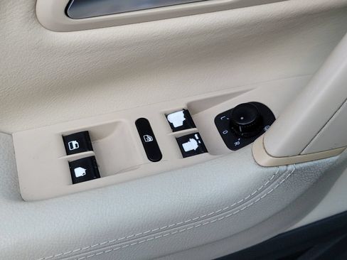 Used 2012 Volkswagen CC Sport FWD image 17