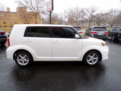 Used 2011 Scion xB image 3