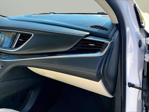 Used 2023 Buick Enclave Essence AWD/4WD image 15