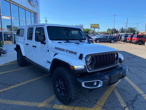 Used 2025 Jeep Gladiator Overland AWD/4WD image 8