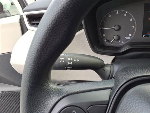 Used 2025 Toyota Corolla LE image 19