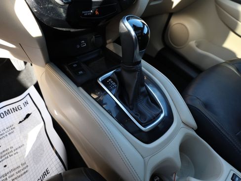 Used 2019 Nissan Rogue SL w/ Premium Package image 18