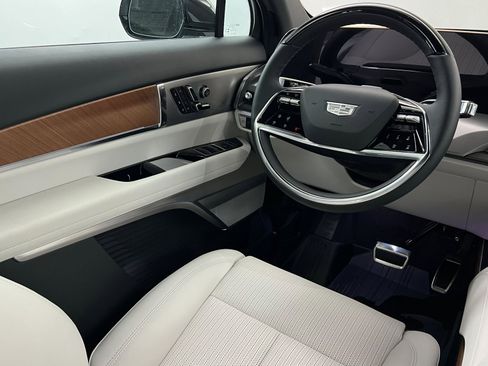 New 2026 Cadillac Vistiq Sport image 12