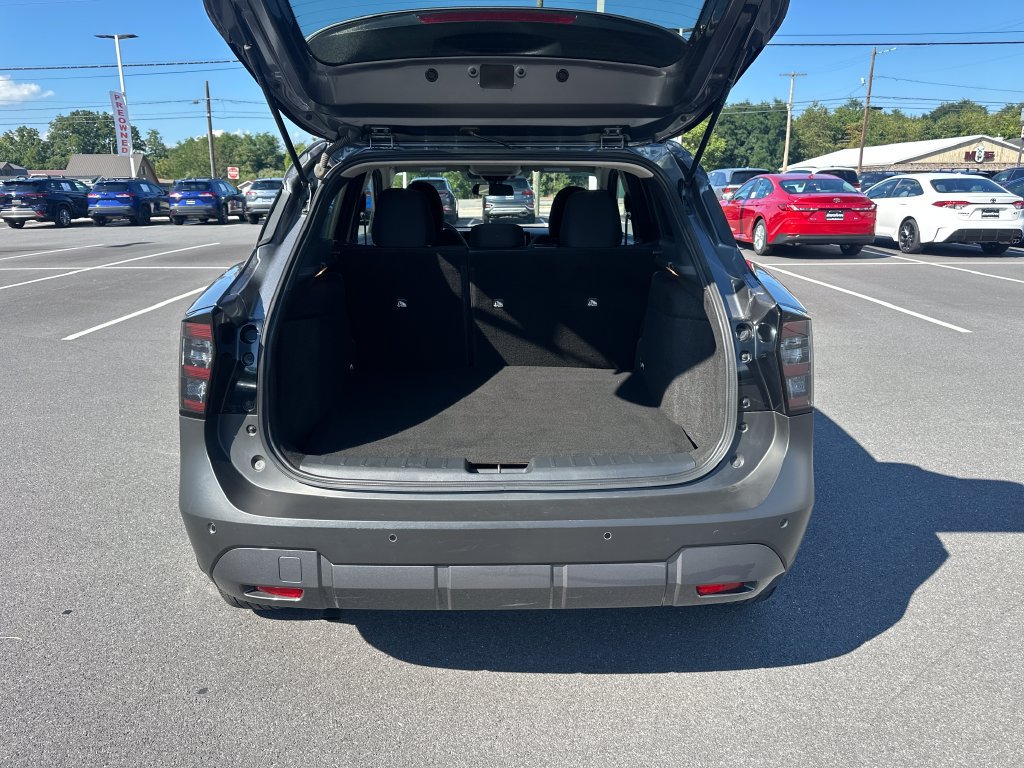 Used 2025 Nissan Kicks SV AWD/4WD image 12