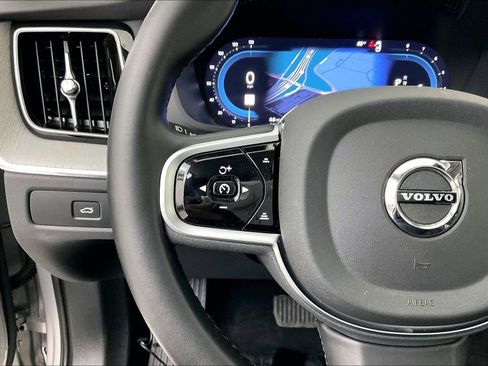 Certified 2025 Volvo XC60 B5 Plus image 27