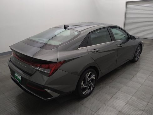 Used 2025 Hyundai Elantra SEL FWD image 9