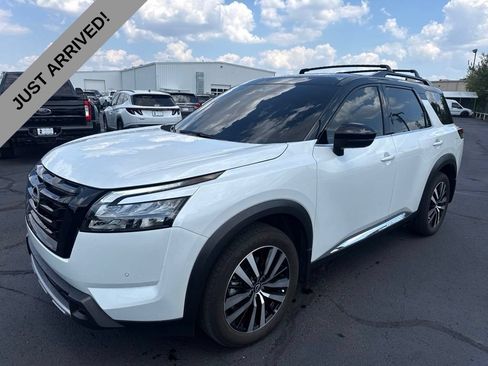 Certified 2025 Nissan Pathfinder Platinum AWD/4WD image 1