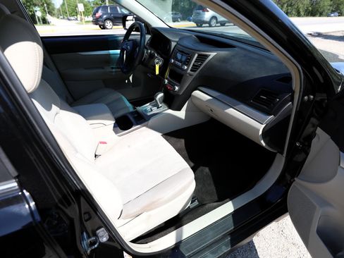 Used 2013 Subaru Outback 2.5i image 12