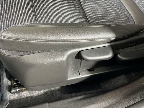 Used 2024 Buick Envista Preferred w/ Convenience II Package image 18