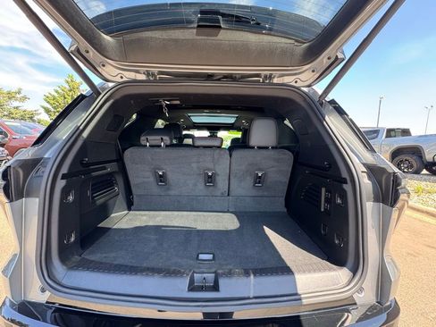 Used 2024 Chevrolet Traverse RS w/ LPO, Floor Liner Package AWD/4WD image 40