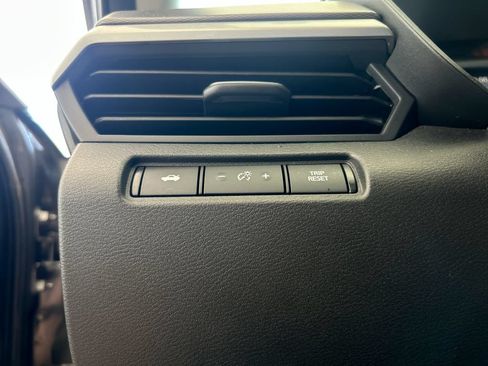 Used 2024 Nissan Altima 2.5 SR FWD image 14