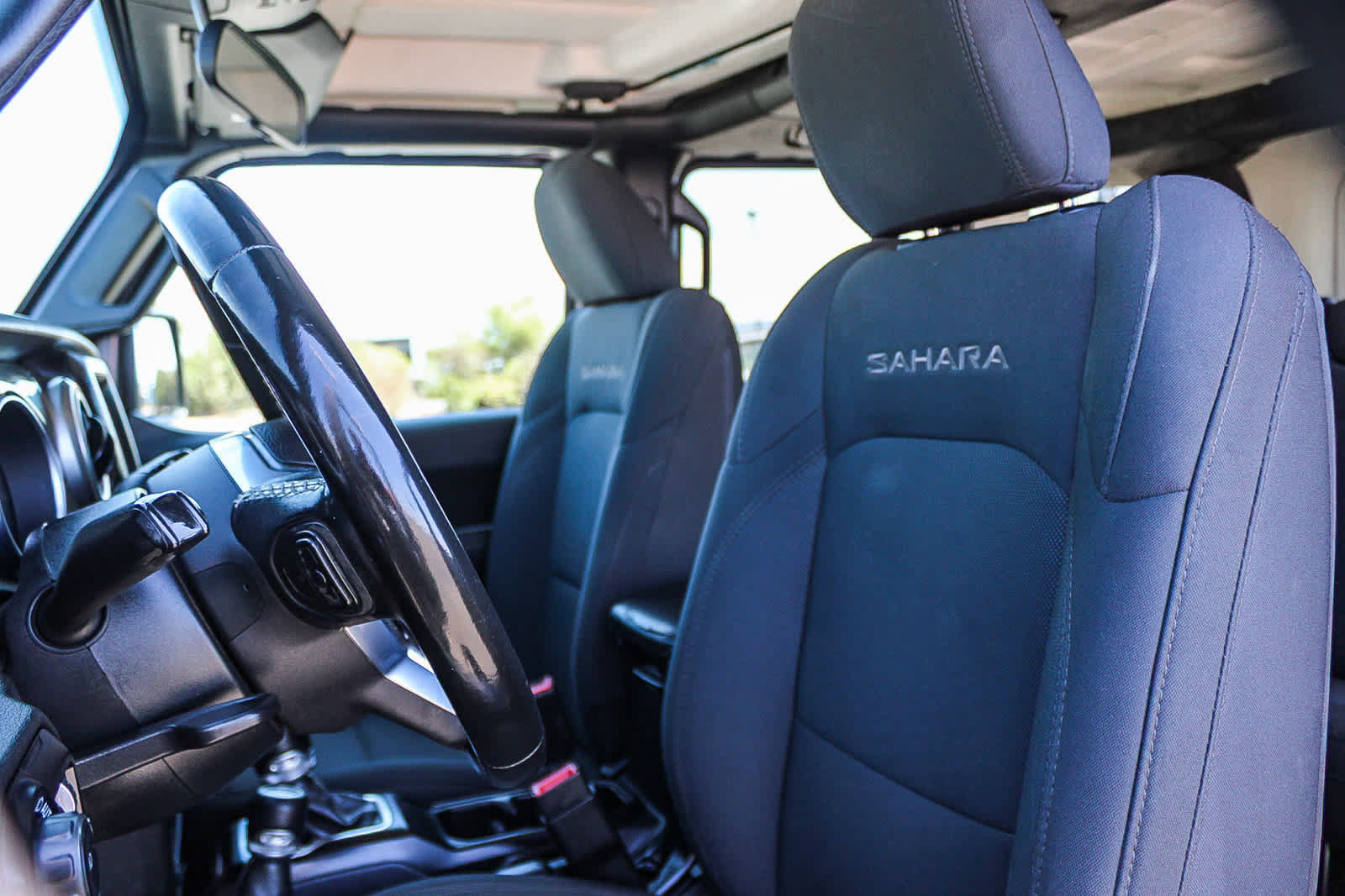 Used 2020 Jeep Wrangler Unlimited Sahara AWD/4WD image 17