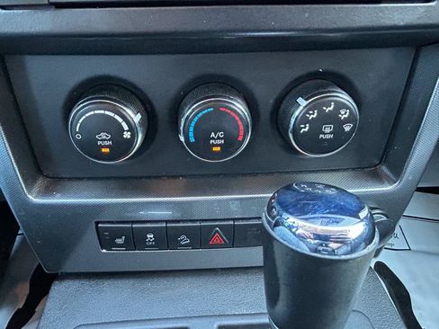 Used 2011 Jeep Liberty Sport AWD/4WD image 23