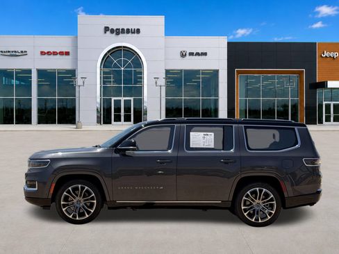 Used 2024 Jeep Grand Wagoneer Series III w/ Rear Seat Video Group 1 AWD/4WD image 7