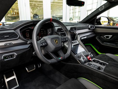 Used 2024 Lamborghini Urus Performante AWD/4WD image 35